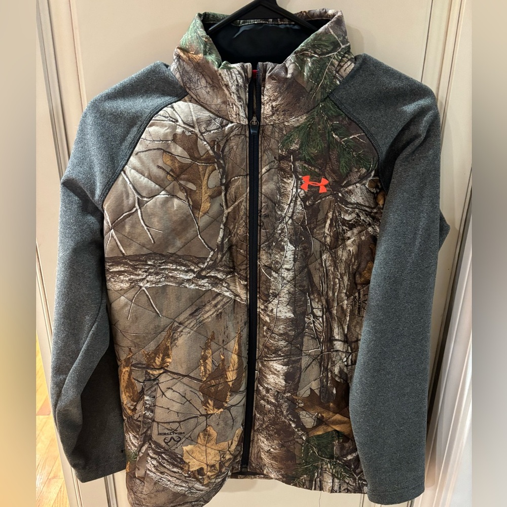 Youth Under Armour hunting theme jacket. Great condition!